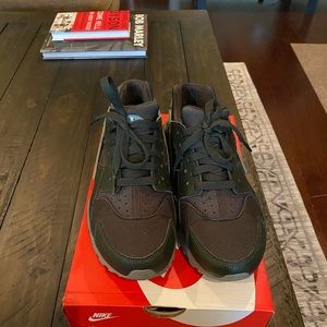 Nike Olive Green Huarache Runners